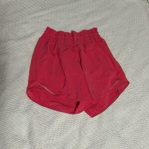 Lululemon lipgloss hottyhot shorts